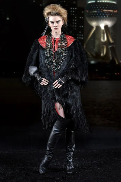 Look 7